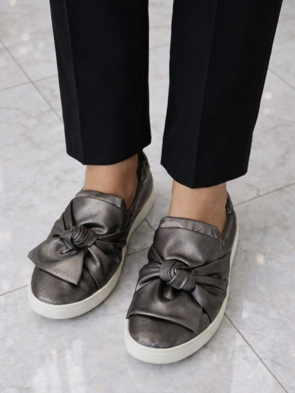 Ronsports grey velvet-like pull on sneakers w/ bow detail, Size 11